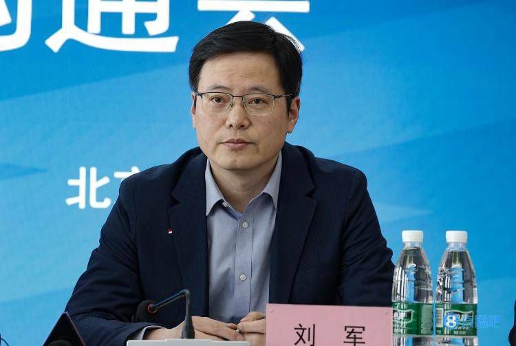 导演凯莉·雷查德携主演达科塔·范宁，杰西·艾森伯格等明星亮相。