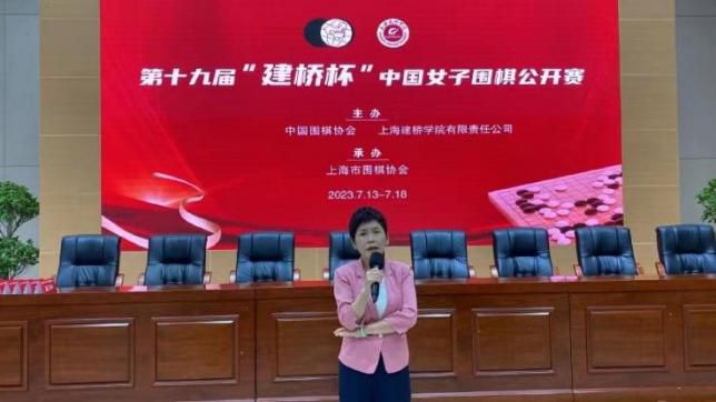 杨茜尧、林夏薇曝定妆照 2024-01-17 据报道，TVB新剧《黑色月光》翻牌自韩剧《黑暗荣耀》已于去年12月开机，该剧由钟澍佳监制，杨茜尧（杨怡）、林夏薇主演，两人继2015年《收规华》后时隔八年再合作，日前曝光了双女主定妆照。