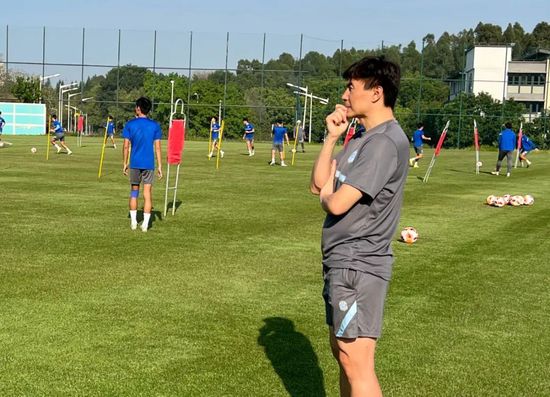 败，才让后人一次次在纪念日中想起他。