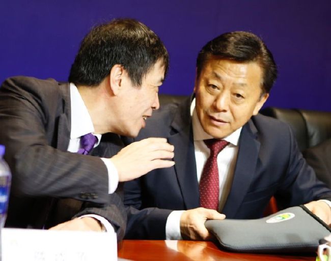 白百何、李荣浩、古巨基、范晓萱、刘若英等明星纷纷登台，范晓萱还与好闺蜜阿雅激吻。