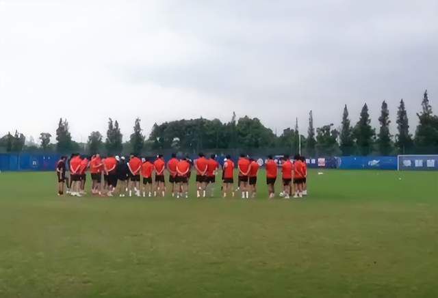 据灯塔数据专业版显示，截至6月4日13时51分，2022端午档总票房（含预售）已突破1亿元。