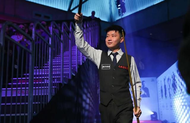 《夜王》大年初一中国香港上映，大年 《毒舌律师》超前点映 获赞：正义之声大快人心 2023-02-15 2月14日，电影《毒舌律师》在全国开启13城点映，点映上座率高达72.4%，场均100.3人，点映票房突破115万。