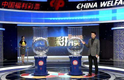 国家新闻出版广电总局副局长张丕民、好莱坞特效大师理查德·泰勒，老电影人田华均出席了本次嘉年华开幕式。