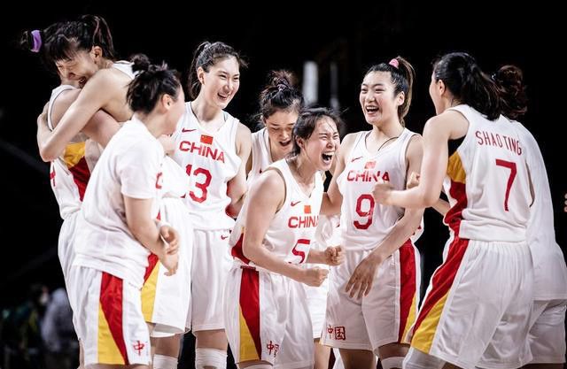 高能反转、细节隐喻、后劲十足...成为网友热 大师汉斯·季默加入《银翼杀手2049》配乐团队 2017-07-31 据外媒报道，大师汉斯·季默将为《银翼杀手2049》配乐，此前片方还宣布本杰明·沃尔费奇与另一位作曲家乔纳·约翰逊从一开始便负责本片的音乐。