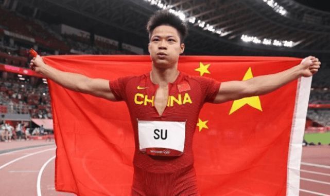 》导演李炳宪执导的新作，刻画了三个刚满二十岁的男生面对全新的人生、爱情、友情所经历的故事。
