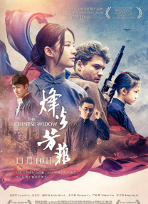 麦莉豪放与多猛男贴身亲吻 兴奋上桌跳舞似醉酒 2013-12-30 12月27日，拉斯维加斯，麦莉·赛勒斯参加布兰妮赌城演唱会派对，她与多名猛男豪放热吻，还站在桌子上扭身跳舞，十分豪放。