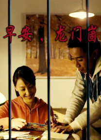 赵学昊提到片中格兰特的家，它的建筑是完全按照1900年的美式建筑去搭建的，其中所有的家具、摆件、书都是真的用真的100年前的古董堆成的，每一样道具都非常的精美。
